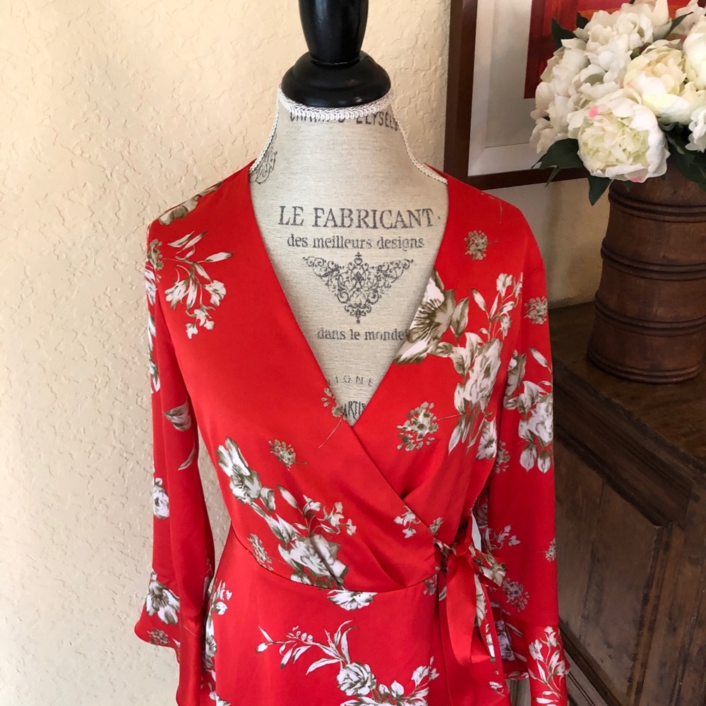 ⭐️CLEARANCE⭐️ BAR III🌺 gorgeous - Picture 2 of 8